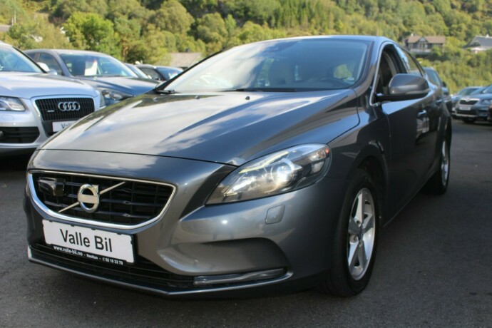 volvo-v40-diesel-2013-big-1