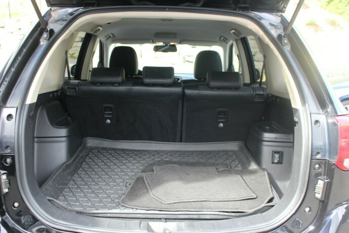 mitsubishi-outlander-elektrisitetbensin-2016-big-6