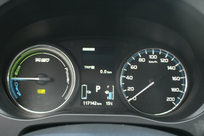 mitsubishi-outlander-elektrisitetbensin-2016-big-9