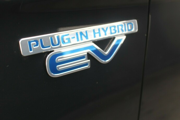 mitsubishi-outlander-elektrisitetbensin-2016-big-2