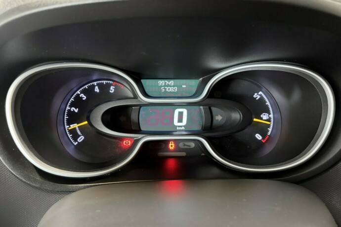 opel-vivaro-diesel-2015-big-18