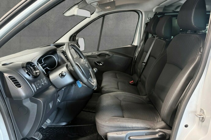 opel-vivaro-diesel-2015-big-12