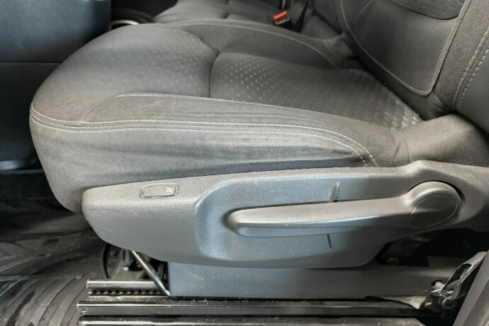 opel-vivaro-diesel-2015-big-21