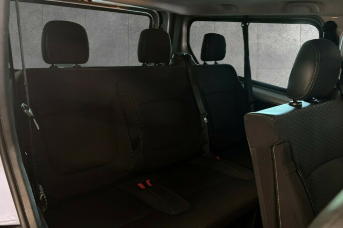 opel-vivaro-diesel-2015-big-9