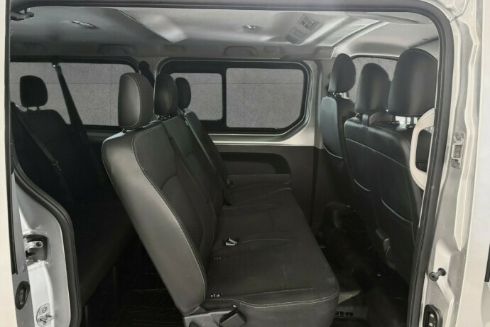 opel-vivaro-diesel-2015-big-16