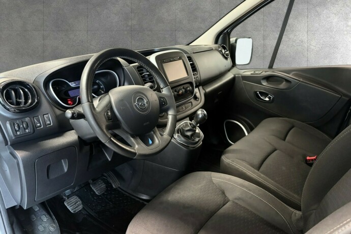 opel-vivaro-diesel-2015-big-10