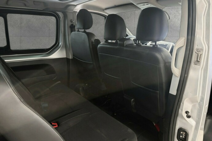 opel-vivaro-diesel-2015-big-14