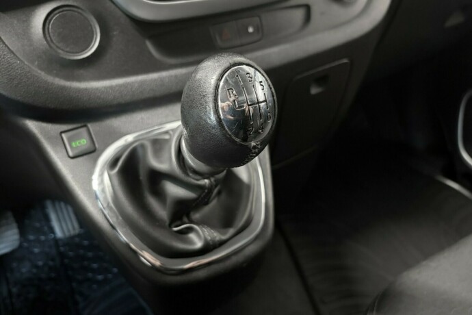 opel-vivaro-diesel-2015-big-15