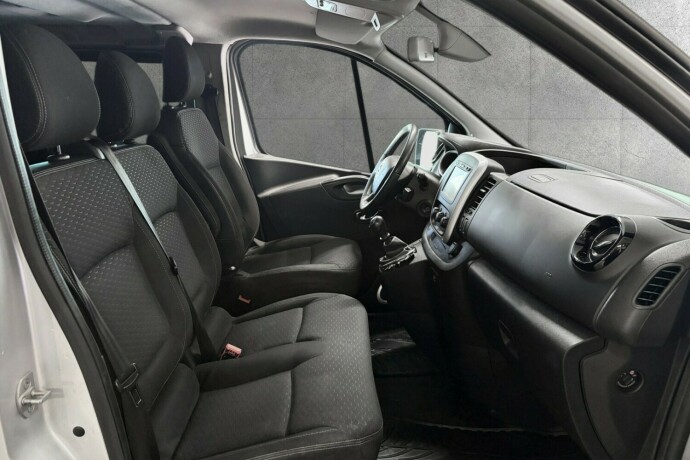 opel-vivaro-diesel-2015-big-13