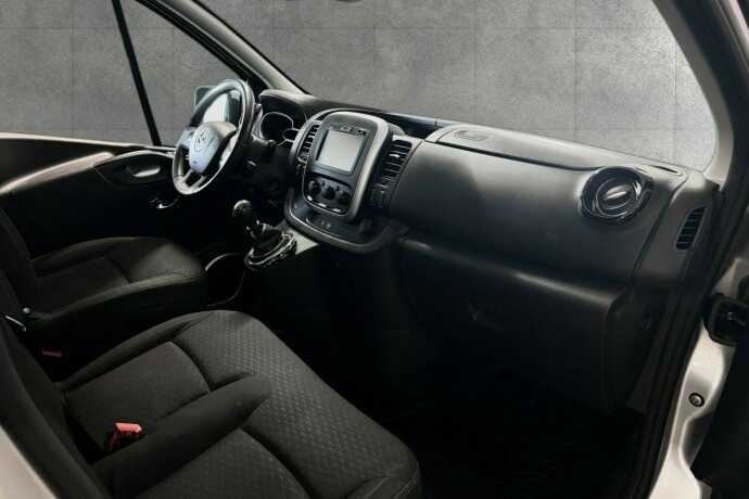opel-vivaro-diesel-2015-big-11