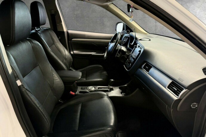 mitsubishi-outlander-diesel-2013-big-17