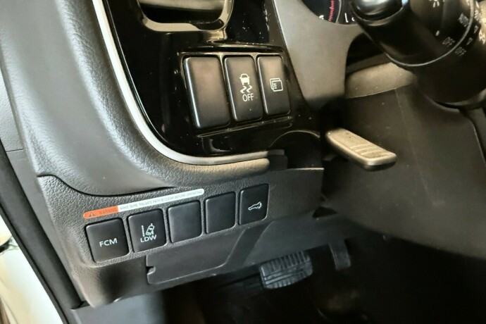 mitsubishi-outlander-diesel-2013-big-26