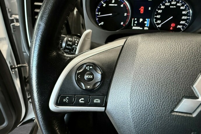 mitsubishi-outlander-diesel-2013-big-25