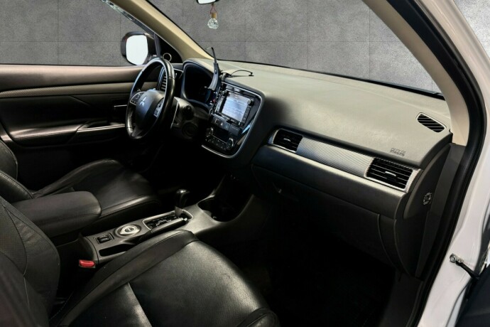 mitsubishi-outlander-diesel-2013-big-16
