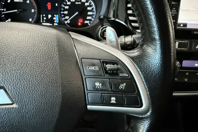 mitsubishi-outlander-diesel-2013-big-24
