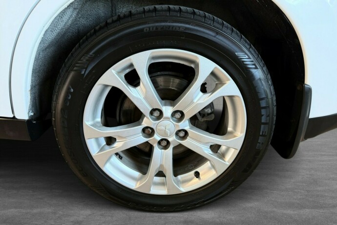 mitsubishi-outlander-diesel-2013-big-28