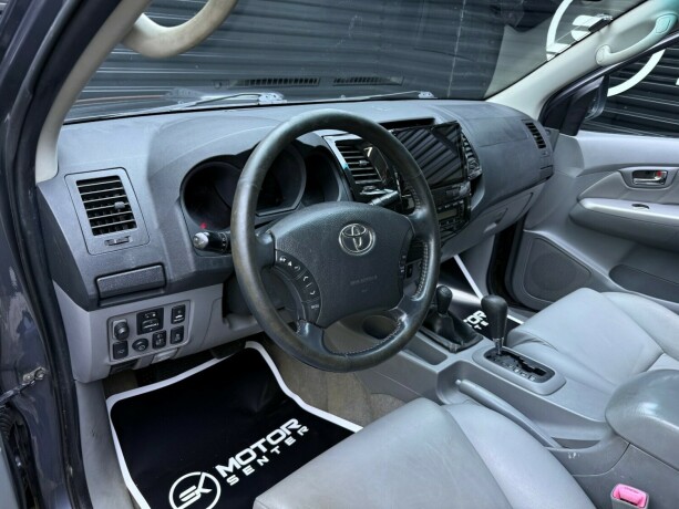 toyota-hilux-diesel-2010-big-12
