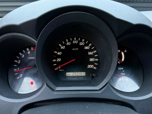 toyota-hilux-diesel-2010-big-17