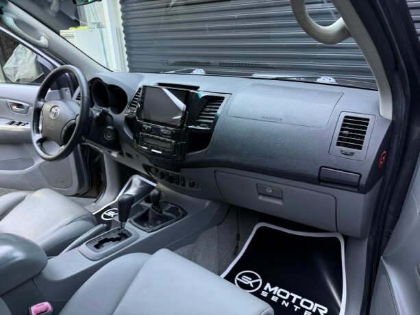 toyota-hilux-diesel-2010-big-13