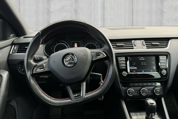 skoda-octavia-rs-bensin-2017-big-10