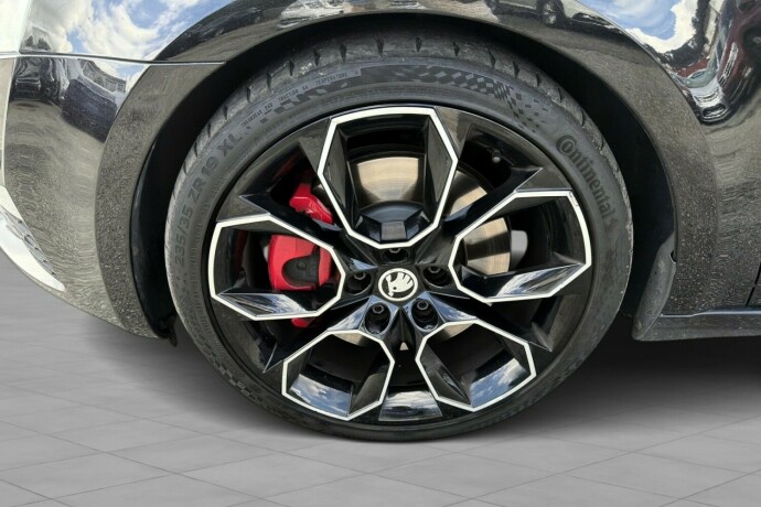skoda-octavia-rs-bensin-2017-big-19