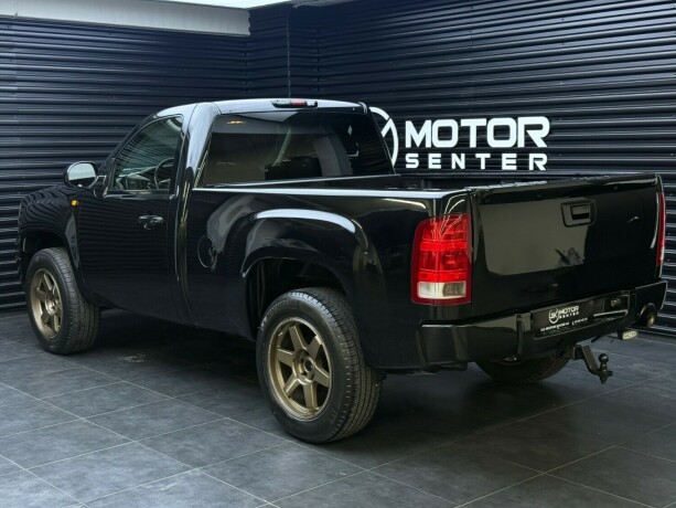 gmc-sierra-bensin-2008-big-1