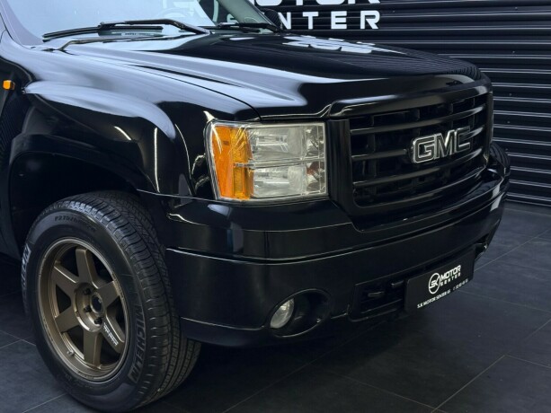 gmc-sierra-bensin-2008-big-2