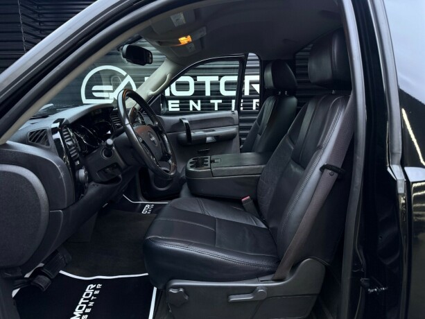gmc-sierra-bensin-2008-big-17