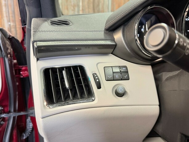 cadillac-cts-bensin-2011-big-26