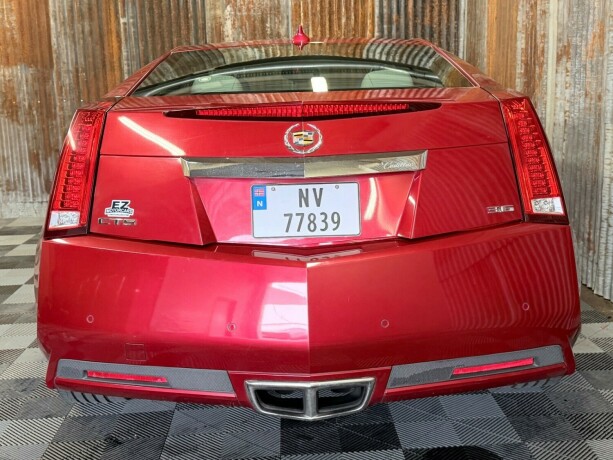 cadillac-cts-bensin-2011-big-15