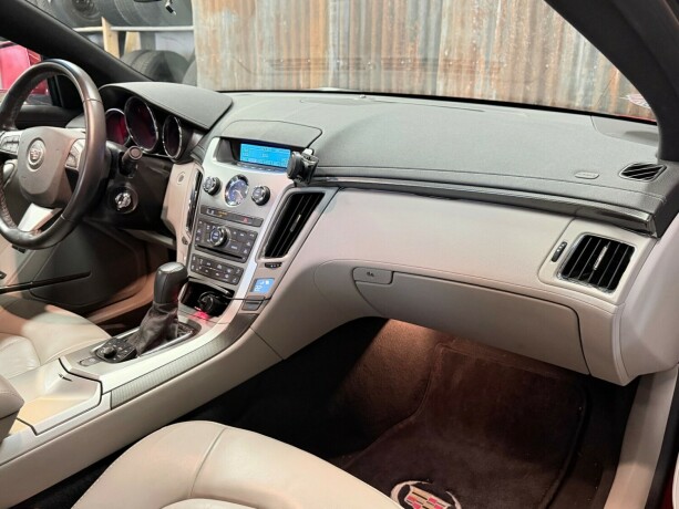 cadillac-cts-bensin-2011-big-32