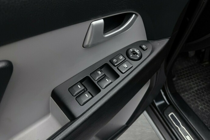 kia-sportage-bensin-2014-big-13