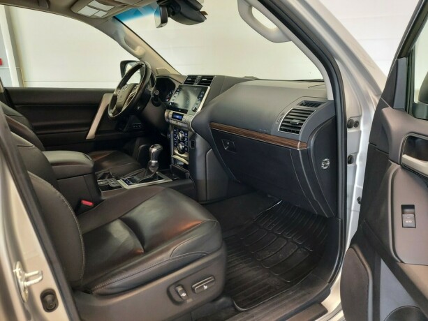toyota-land-cruiser-diesel-2021-big-17
