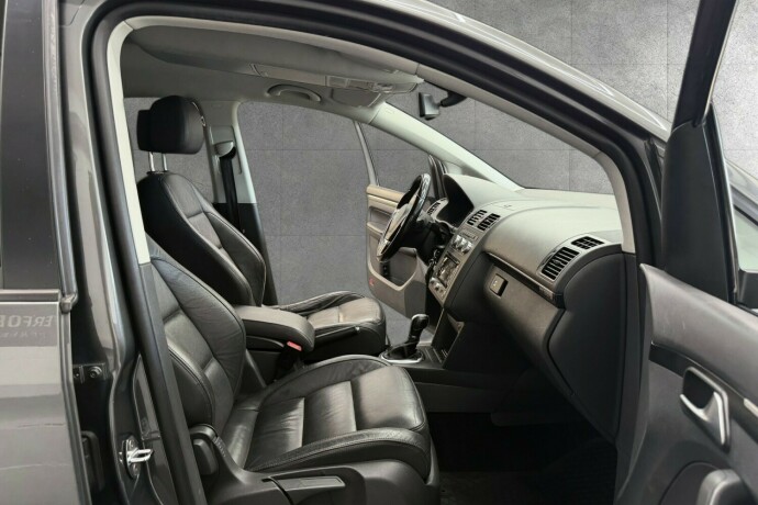 volkswagen-touran-diesel-2015-big-28