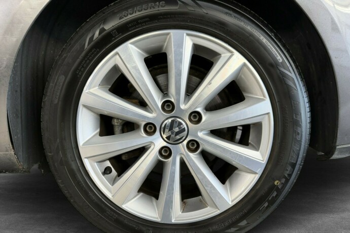 volkswagen-touran-diesel-2015-big-34