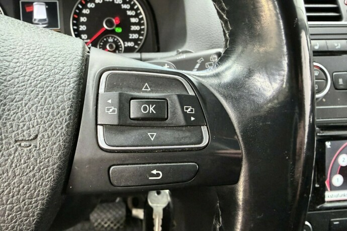 volkswagen-touran-diesel-2015-big-19