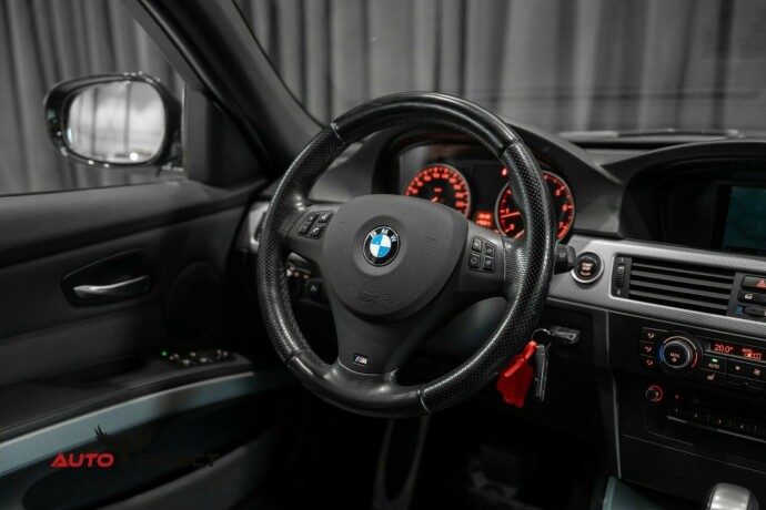 bmw-320i-bensin-2010-big-22