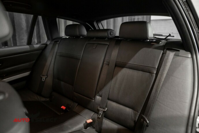 bmw-320i-bensin-2010-big-15
