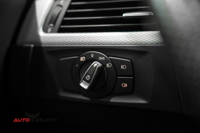 bmw-320i-bensin-2010-big-24