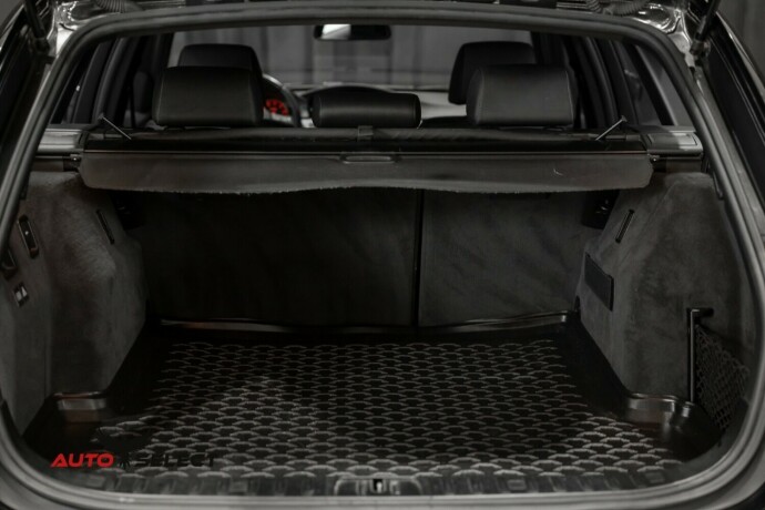bmw-320i-bensin-2010-big-9
