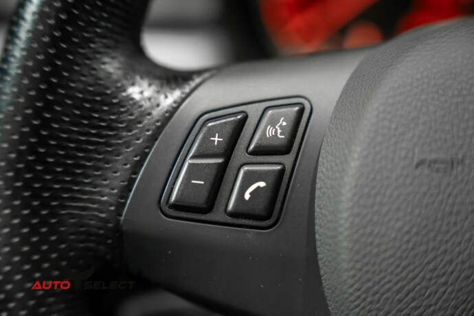 bmw-320i-bensin-2010-big-26