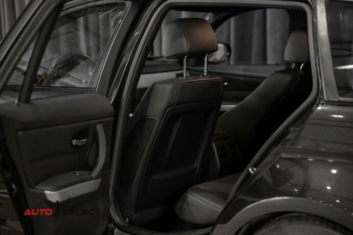 bmw-320i-bensin-2010-big-14