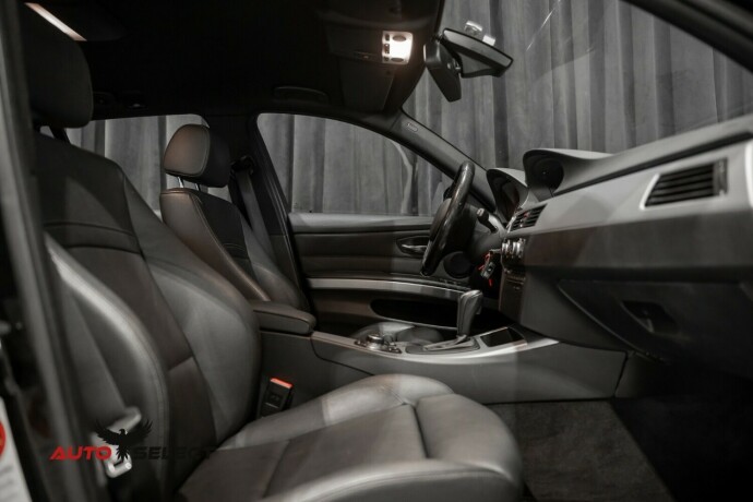 bmw-320i-bensin-2010-big-17
