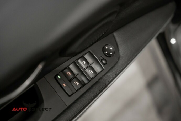 bmw-320i-bensin-2010-big-20