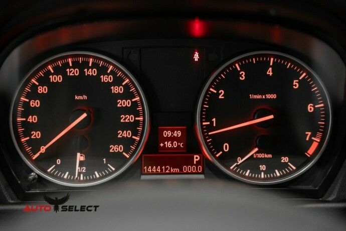 bmw-320i-bensin-2010-big-27