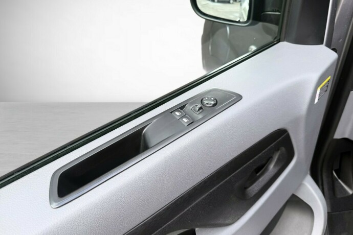 peugeot-e-expert-elektrisitet-2021-big-15