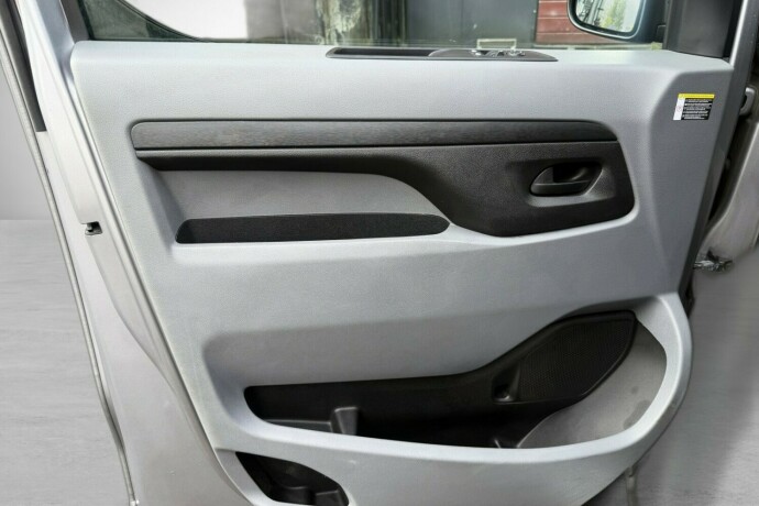 peugeot-e-expert-elektrisitet-2021-big-14