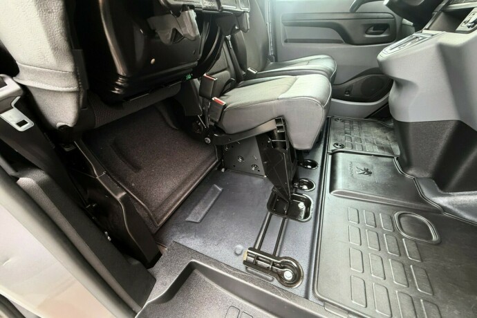 peugeot-e-expert-elektrisitet-2021-big-36