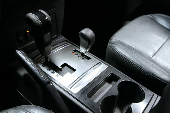 mitsubishi-pajero-diesel-2014-big-16