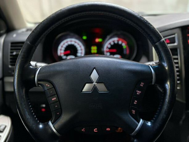 mitsubishi-pajero-diesel-2014-big-19
